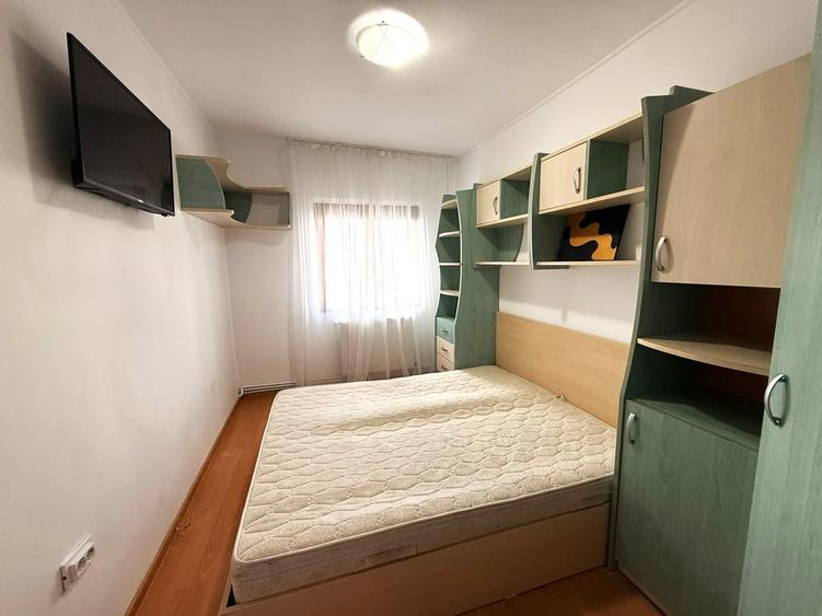 Apartament cu 3 camere decomandat, mobilat în Nicolina