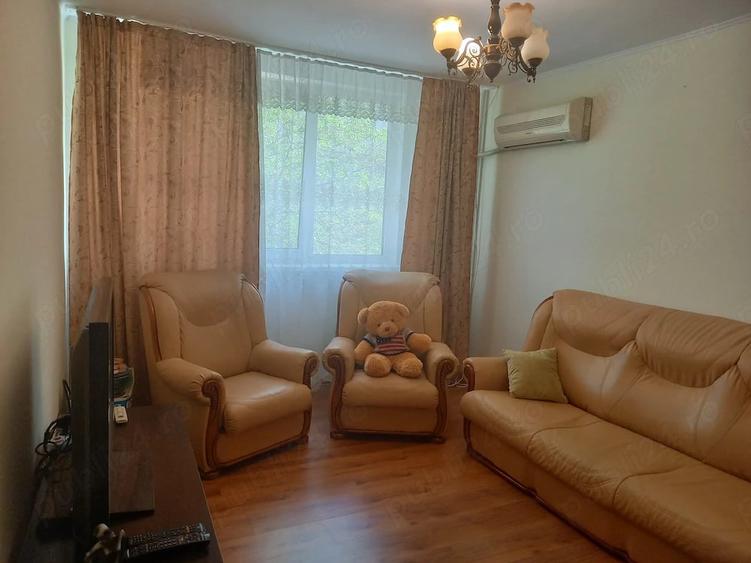 Apartament cu 4 camere semidecomandat în Drumul Taberei