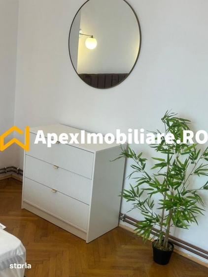 Apartament cu 3 camere semidecomandat în Eminescu