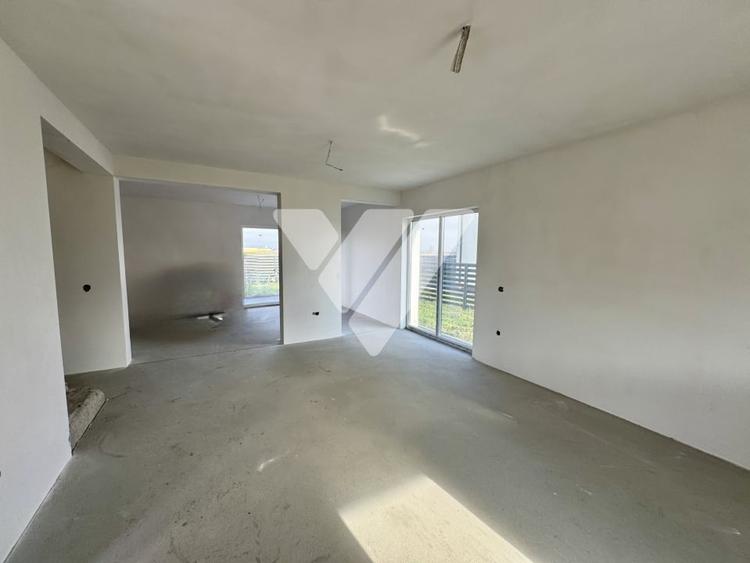 Duplex cu 4 camere cu Canalizare în Șura Mică