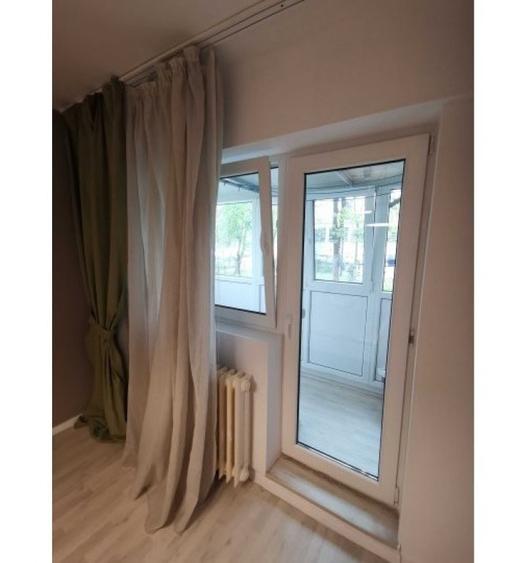 Apartament cu 3 camere semidecomandat în Văcăresti