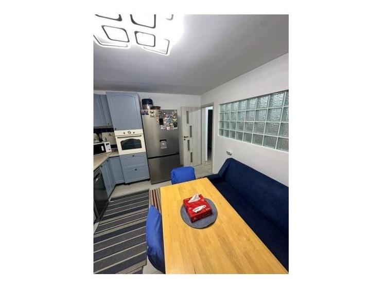 Apartament cu 4 camere decomandat în Rahova