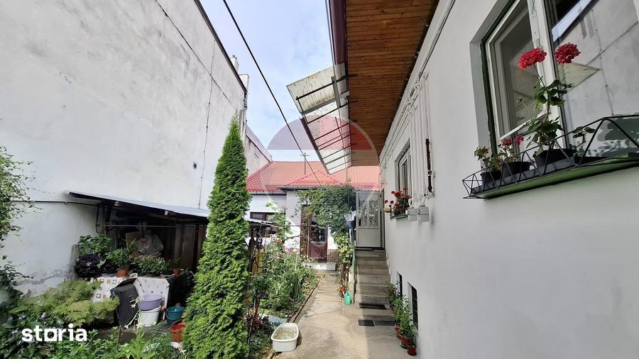 Casă cu 2 camere decomandat cu Teren 36 Mp în Central