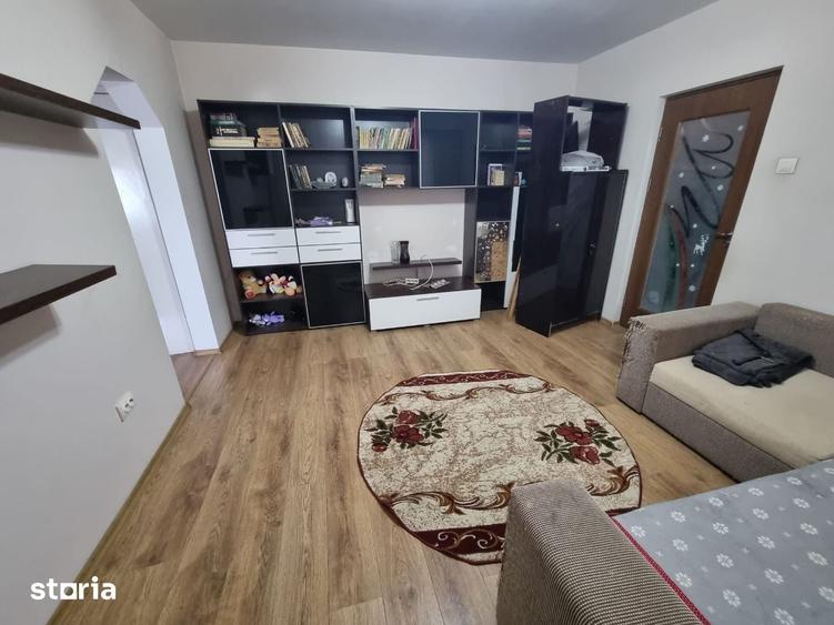 Apartament cu 2 camere semidecomandat în Onești