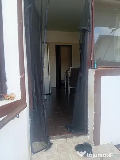 Casă cu 4 camere în Ștefănești
