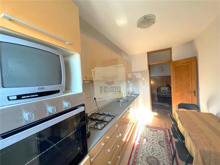 Apartament cu 3 camere decomandat, mobilat în Central