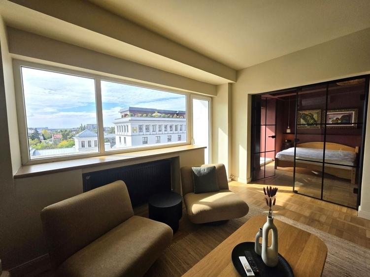 Apartament cu 3 camere semidecomandat, mobilat în Calea Victoriei