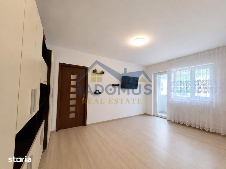 Apartament cu 2 camere semidecomandat, mobilat în Nord