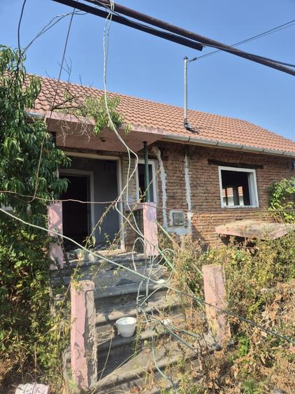 Casă cu 4 camere în Tuștea