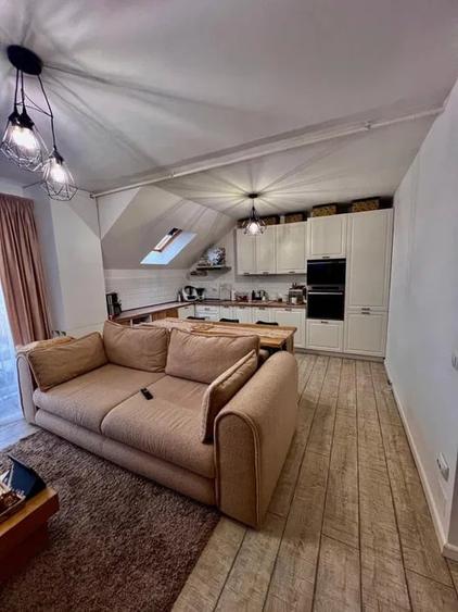 Apartament cu 3 camere semidecomandat, mobilat în Baciu