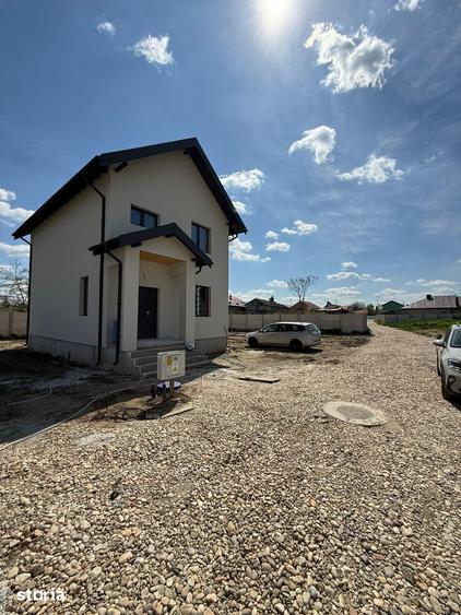 Casă cu 5 camere cu Teren 400 Mp în Domnești
