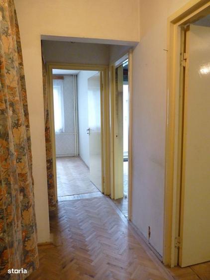 Apartament cu 3 camere semidecomandat în Astra