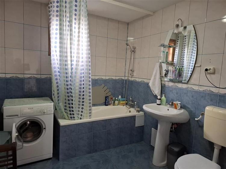 Casă individuală cu 4 camere cu Teren 1250 Mp în Petrești