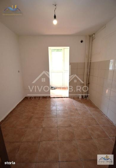 Apartament cu 3 camere semidecomandat în Titan
