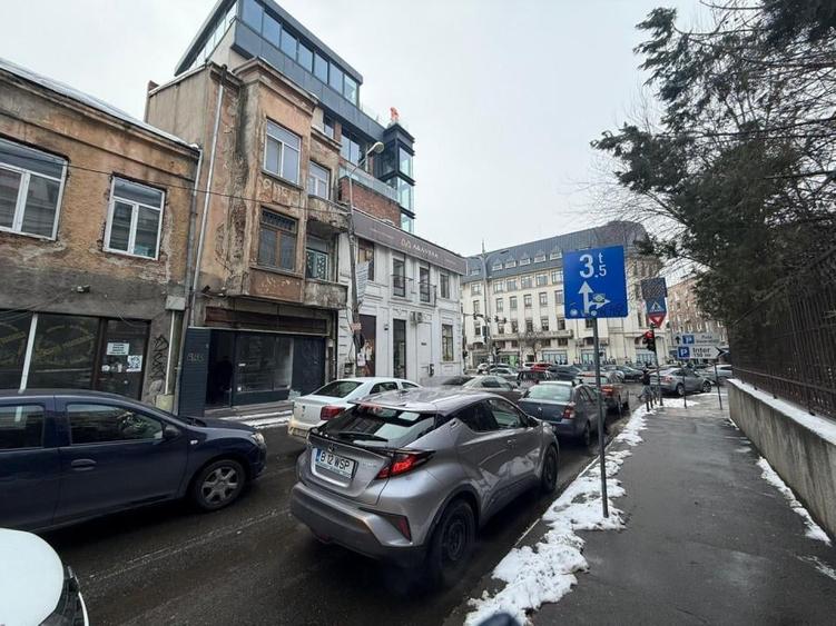 Spațiu comercial, de 24 mp, în P-ța Universității
