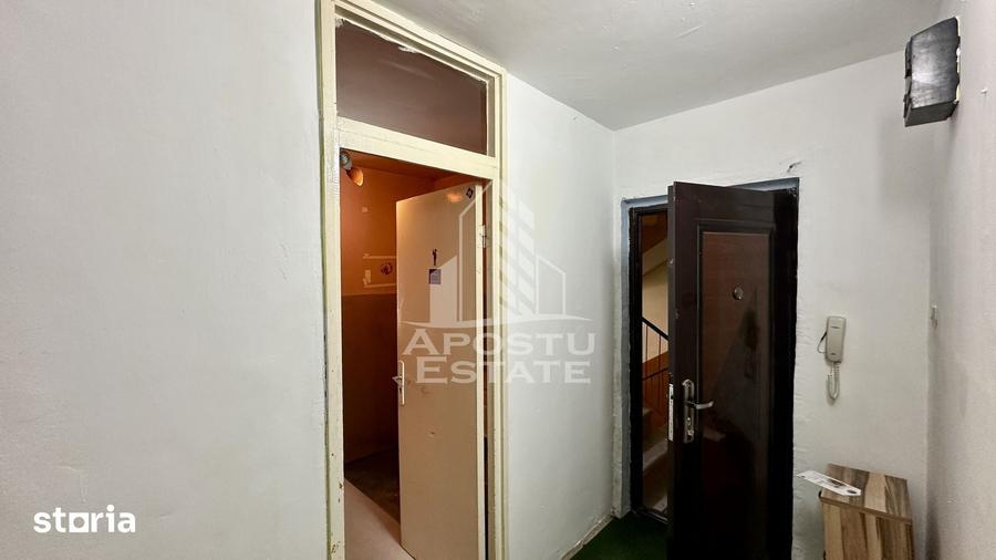Apartament cu 3 camere decomandat în Aradului