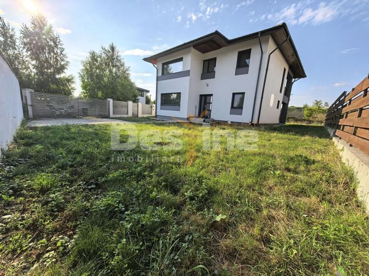 Casă individuală cu 5 camere cu Canalizare în Viticultori