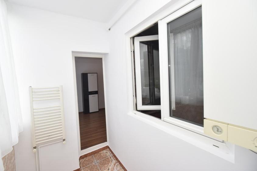 Apartament cu 3 camere decomandat în Crângași