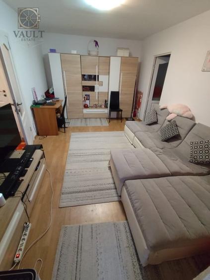 Apartament cu 4 camere semidecomandat, mobilat în Rahova