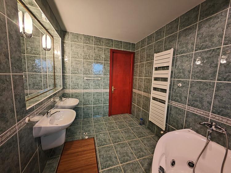 Casă individuală cu 6 camere cu Canalizare în Eforie Sud