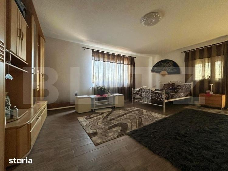 Casă cu 6 camere cu Teren 24000 Mp în Central