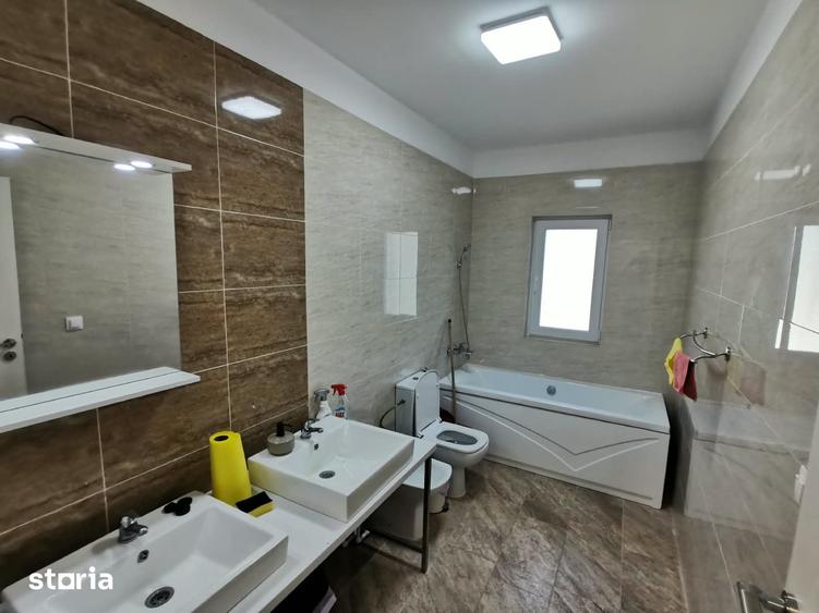 Casă cu 4 camere cu Teren 600 Mp în Central
