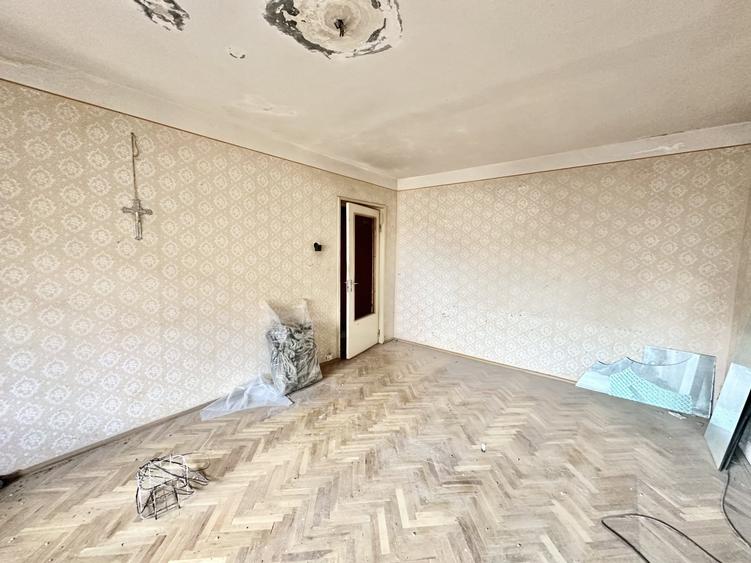 Apartament cu 3 camere decomandat în Soarelui