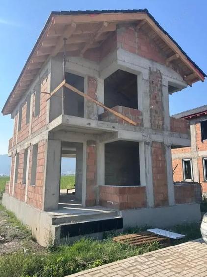 Casă cu 3 camere cu Canalizare în Ghimbav