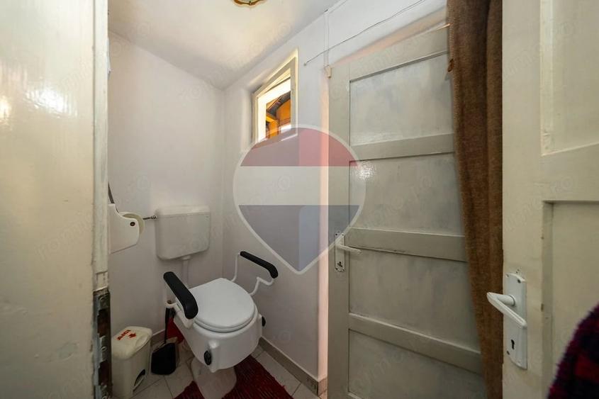 Casă cu Teren 1900 Mp în Central