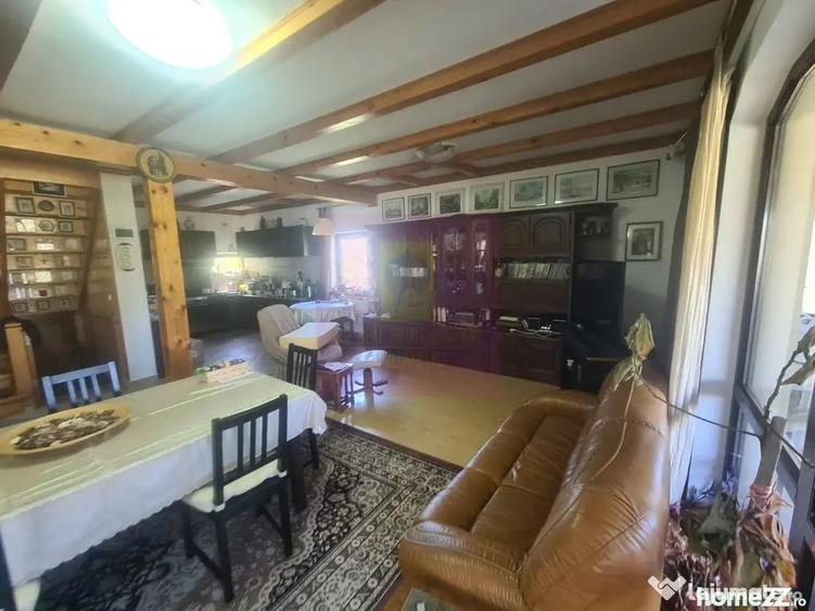 Casă cu 5 camere cu Teren 2177 Mp în Ghioșești