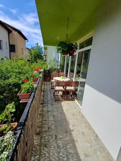 Apartament cu 3 camere decomandat în Câmpului