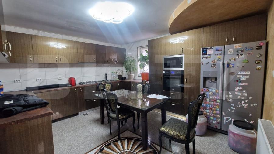 Casă individuală cu 6 camere cu Piscina în Baciu