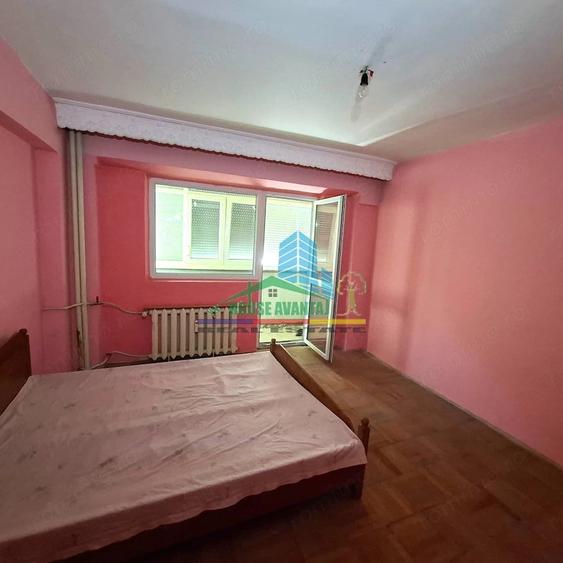 Apartament cu 3 camere decomandat în Ultracentral