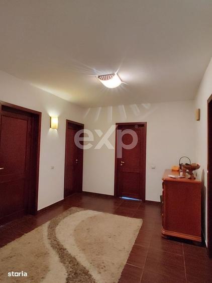 Casă cu 4 camere în Breazu