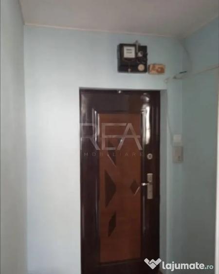 Apartament cu 3 camere semidecomandat în Drumul Taberei