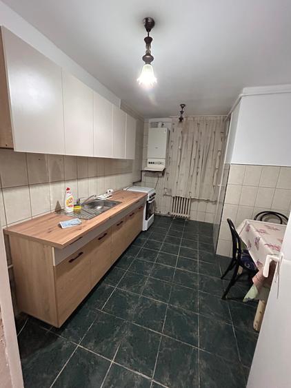 Apartament cu 3 camere decomandat în Exterior Vest