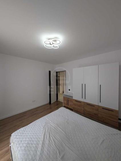 Apartament cu 3 camere semidecomandat în Florești