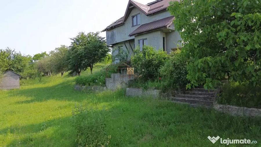 Teren de 4863 mp, în Adâncata