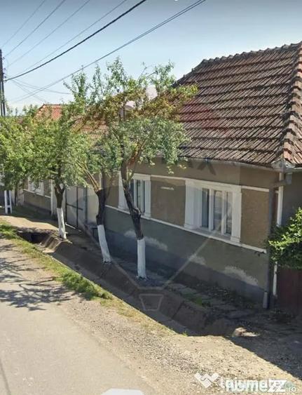 Casă cu 4 camere cu Teren 1710 Mp în Fonău
