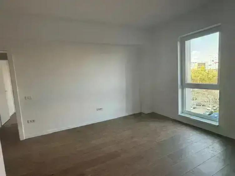 Penthouse cu 3 camere decomandat în Berceni