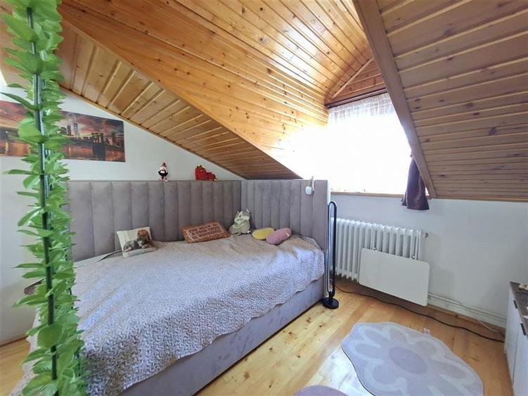 Apartament 3 camere la casa curte pivnita parcare zona Centrala - 7