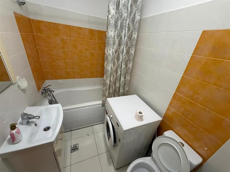 Apartament cu 2 camere decomandat în Podu Roș