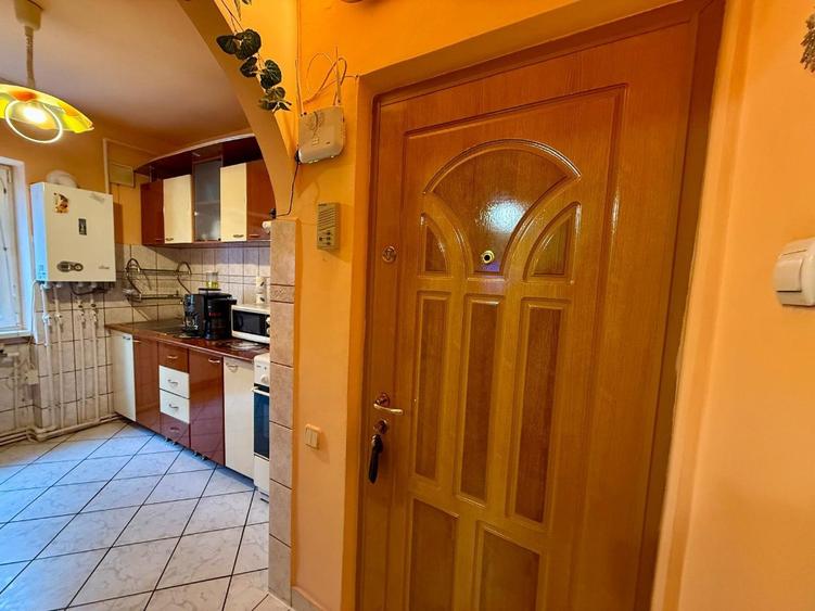 Apartament cu 2 camere semidecomandat în Zamfirescu