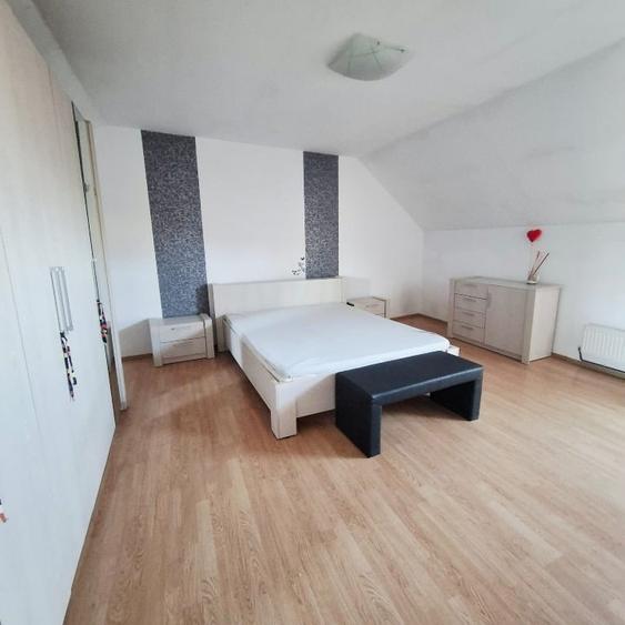 Casă individuală cu 5 camere cu Canalizare în Central