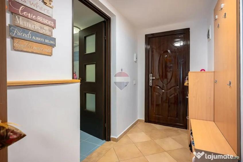 Apartament cu 3 camere decomandat în Est