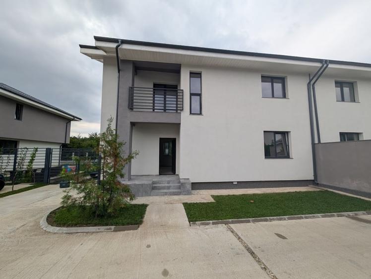 Casă individuală cu 4 camere cu Canalizare în Otopeni
