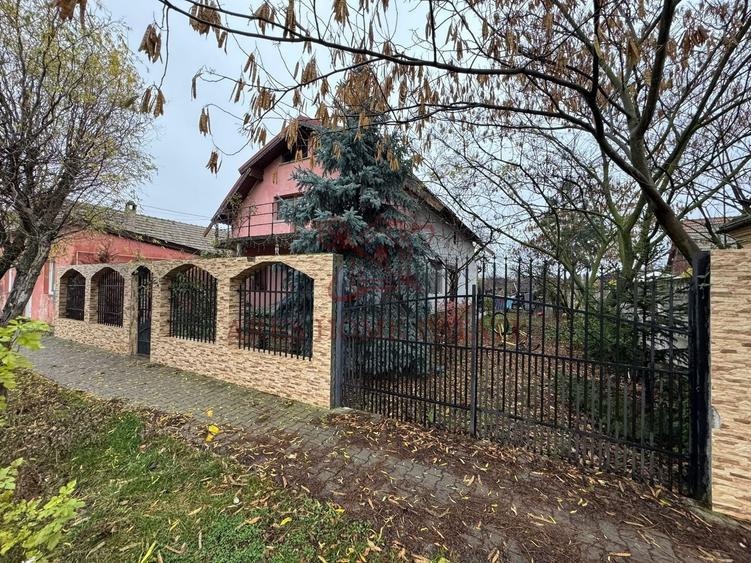 Casă individuală cu 7 camere cu Canalizare în Orțișoara