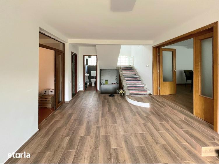 Casă cu 6 camere cu Teren 2300 Mp în Iepurești