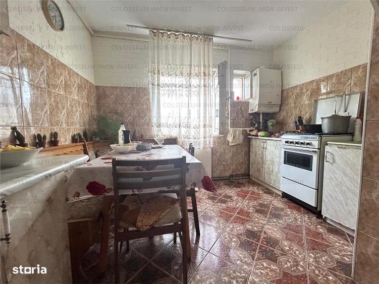 Apartament cu 3 camere decomandat în Noua