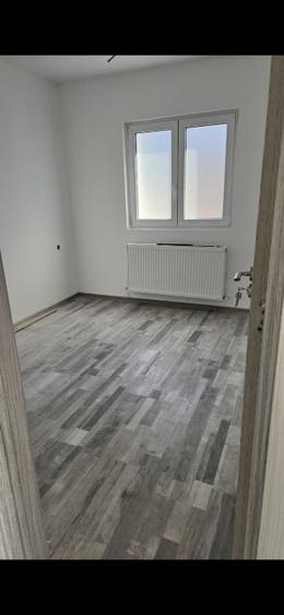 Duplex cu 5 camere cu Canalizare în Lumina